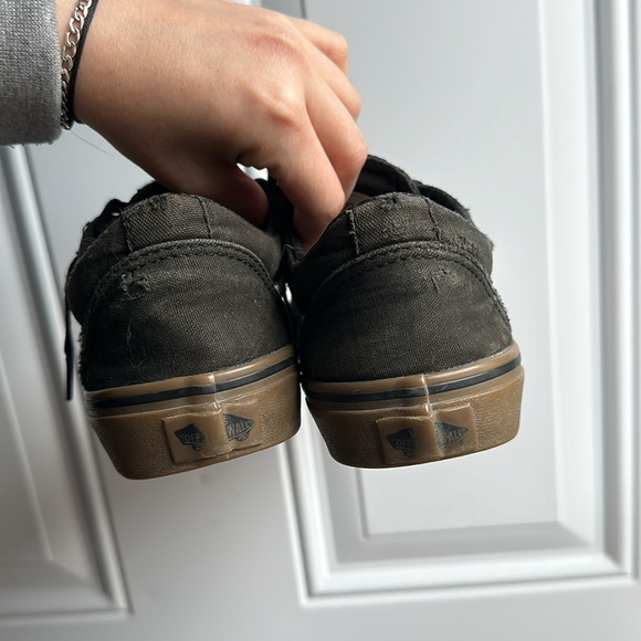 Vans - Old Skool Black & White, Gum bottoms Shoes Size 4 Youth/6 Women - Picture 4 of 7